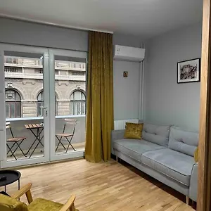 https://double-studio-near-university-square-2-balconies.bucharesthotelsnow.com